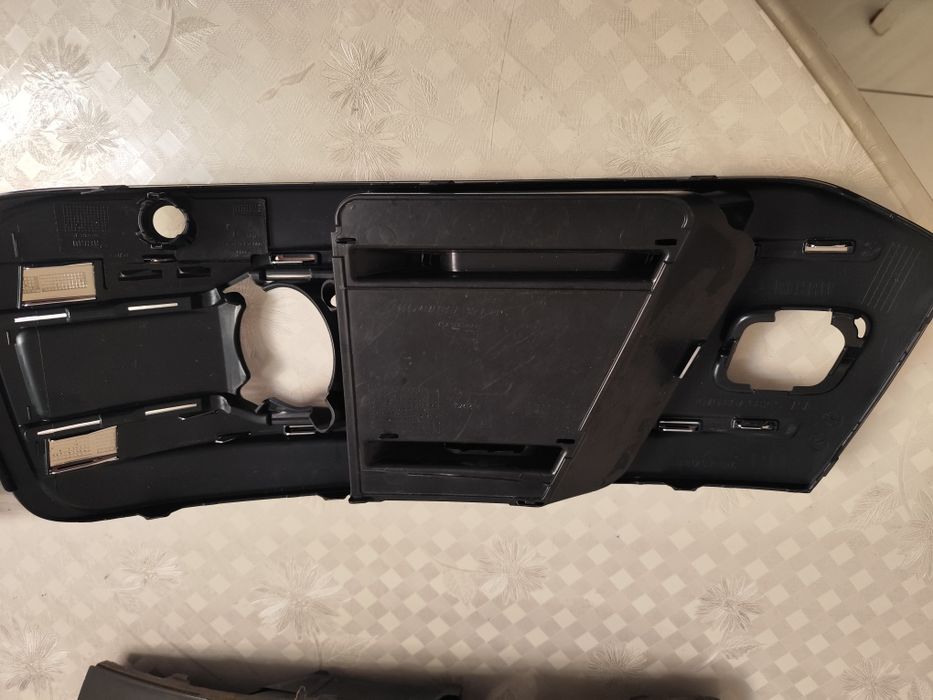 Ришітка переднього бампера ауді Q7 оригінал