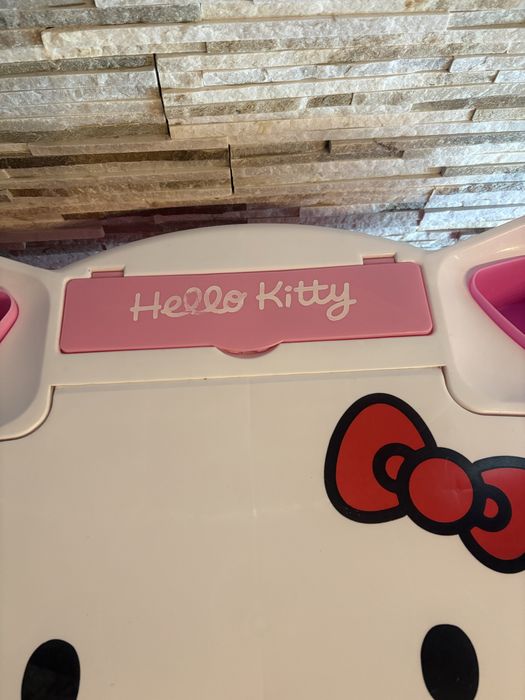 Mesa e cadeira Hello Kitty