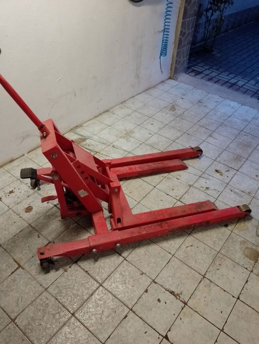 Podnośnik do quada.