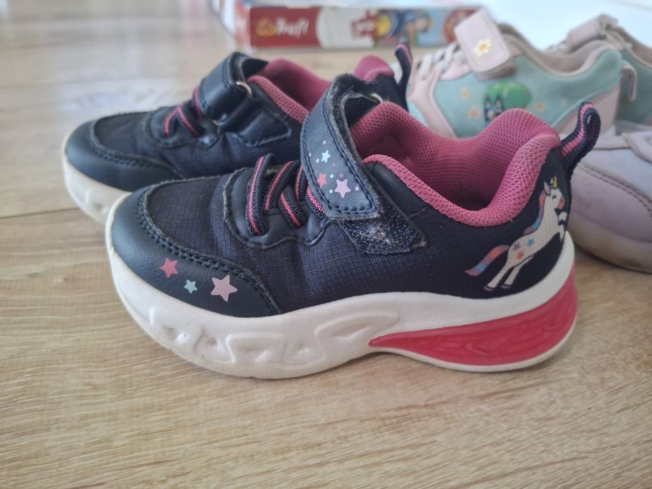 Buty dla dziewczynki r24 i 25
