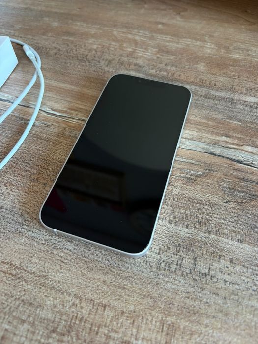 iPhone 13 biały bateria 77