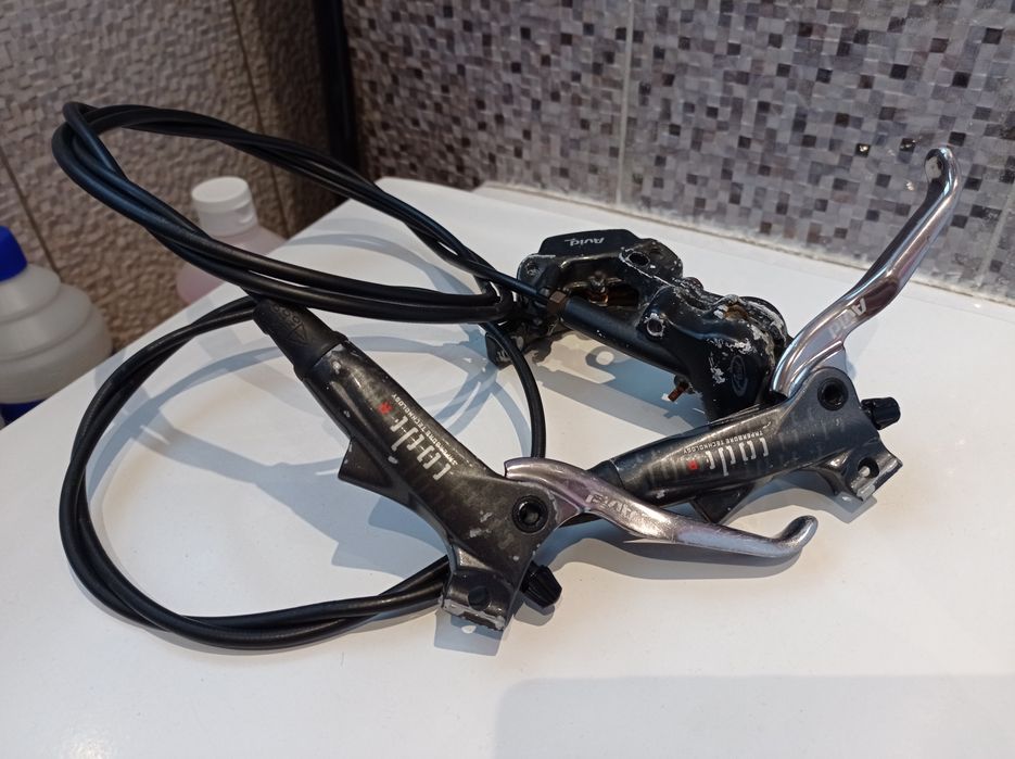 Hamulce avid code R uszkodzone