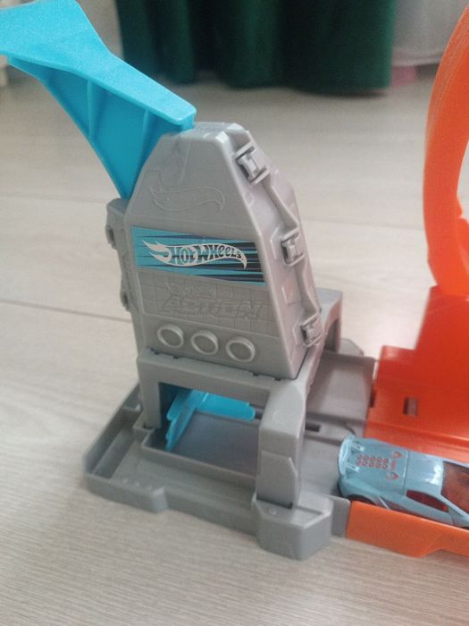 Трек Hot Wheels петля