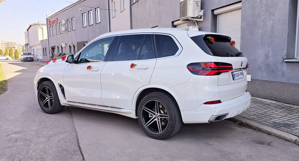 BMW X5. 4X4. Nowe Auto do Ślubu Samochód na Wesele Biały Suv