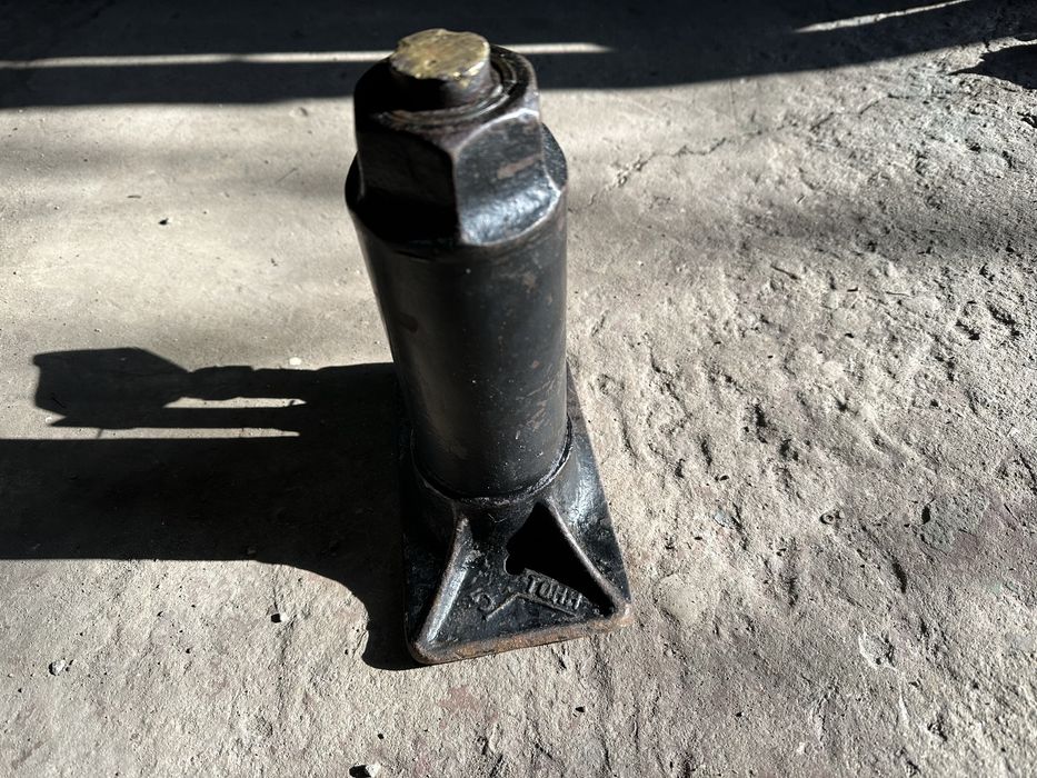 Домкрат гідравлічний на 5 тонн для автомобіля