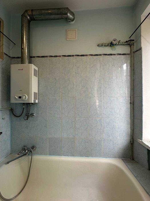 Васильківська 27/2, продаж 2к.кв. біля метро.