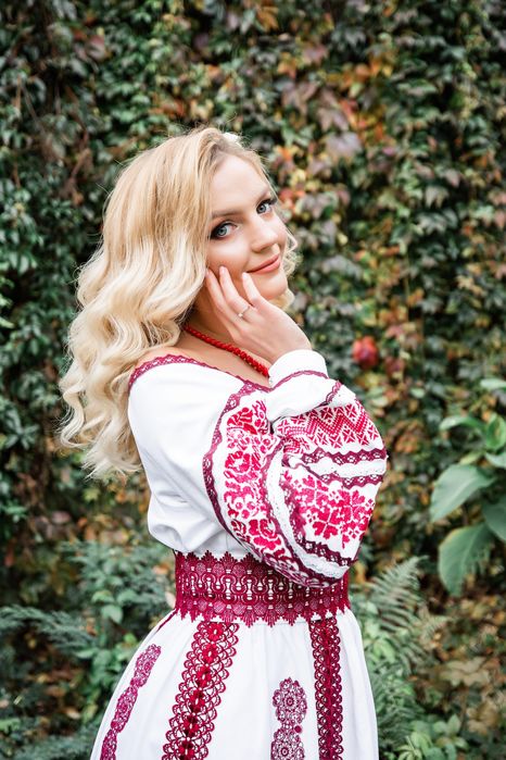 Вишита весільна/вечірня сукня