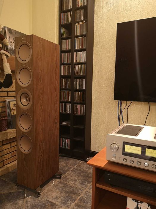Colunas premiadas KEF R11