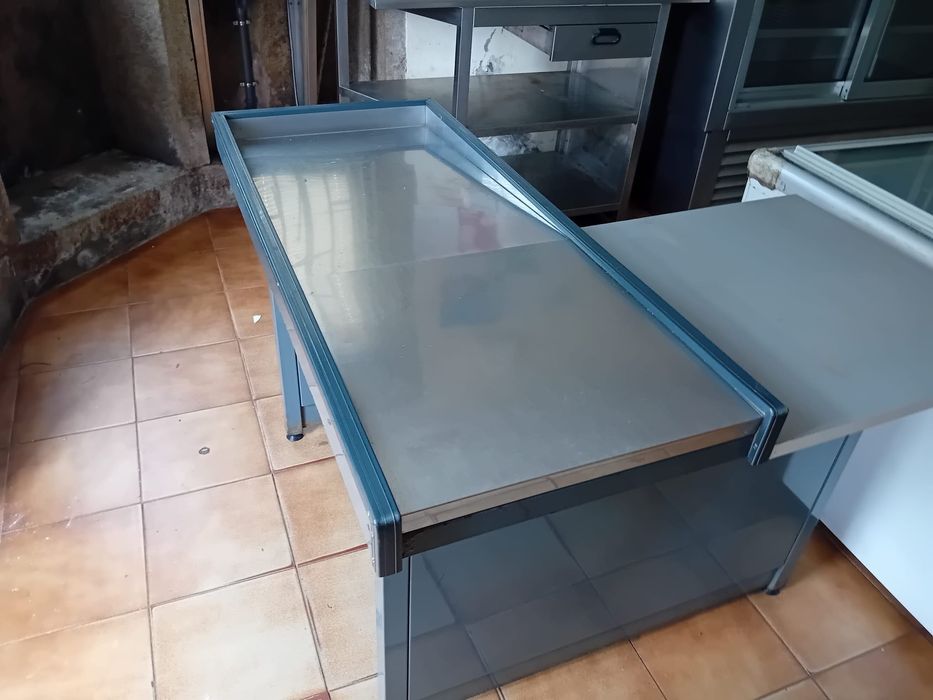 Diversas peças de minimercado