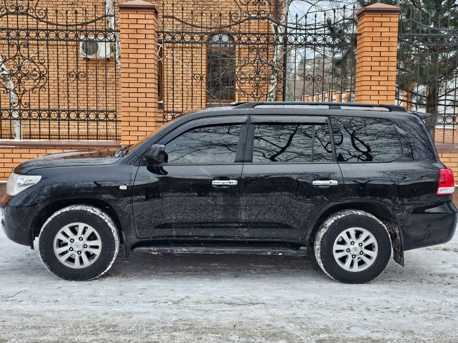 Toyota Land Cruiser 200