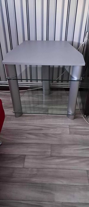 Стекляна підставка під телевізор