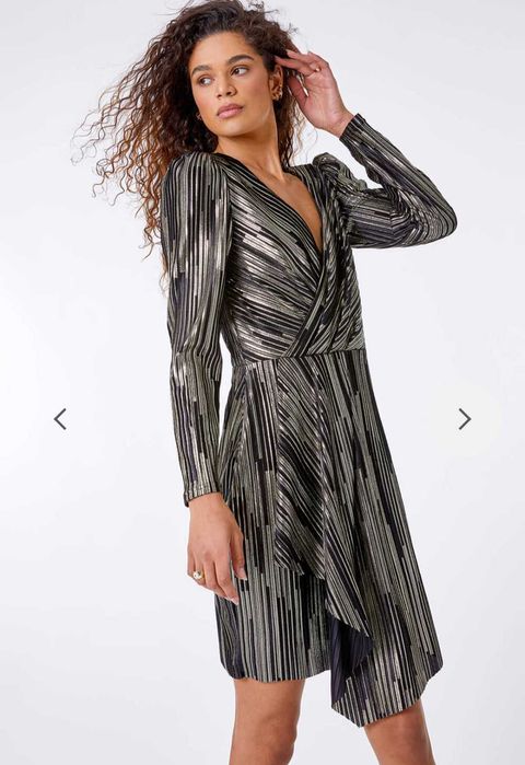 Нарядноe, ассиметричное, блестящее платье длинные рукава, плиссе roman