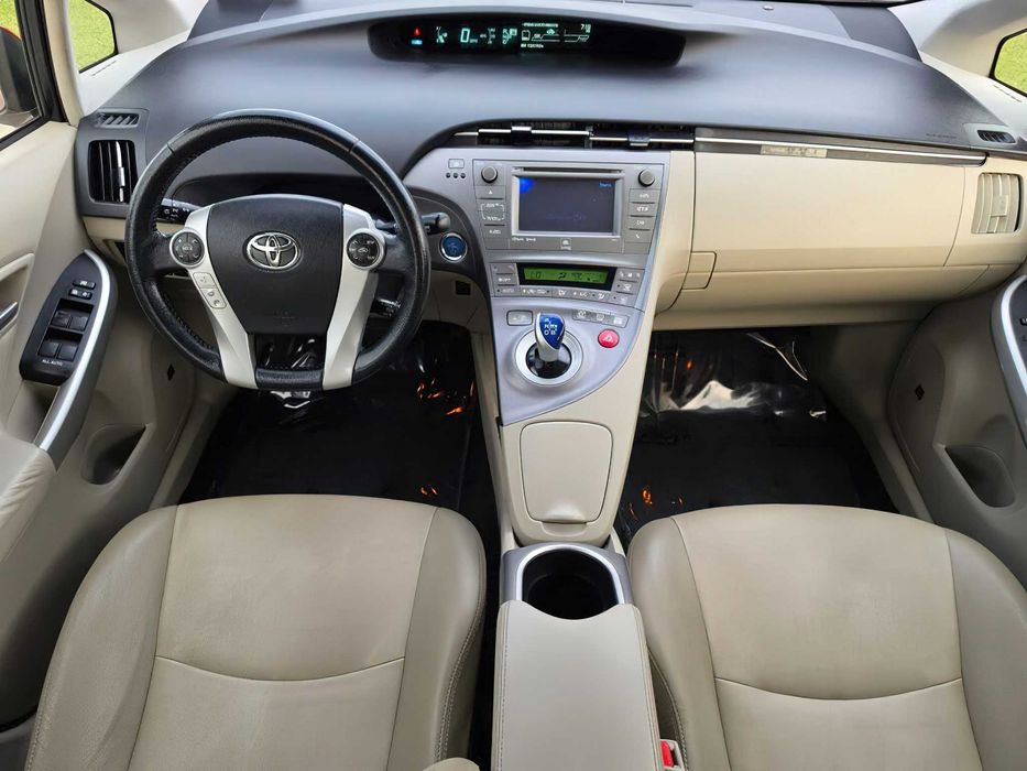 Toyota Prius Four      2015