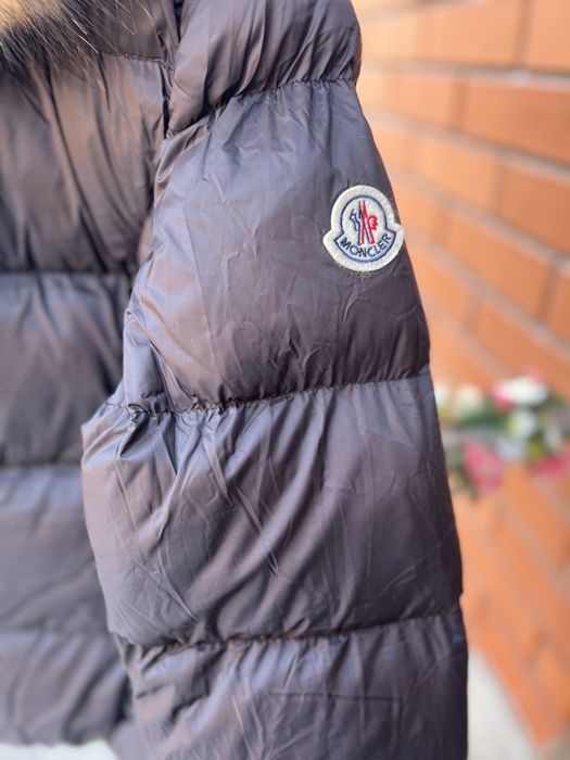 Чорний жіночий укорочений пуховик Moncler