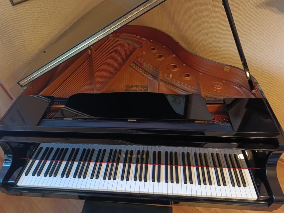 Fortepian Yamaha A1