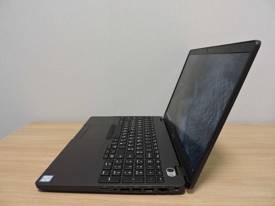 Dell Latitude 5500/15.6 FHD IPS/i7 8665U/16GB/SSD 256/UHD/подсветка