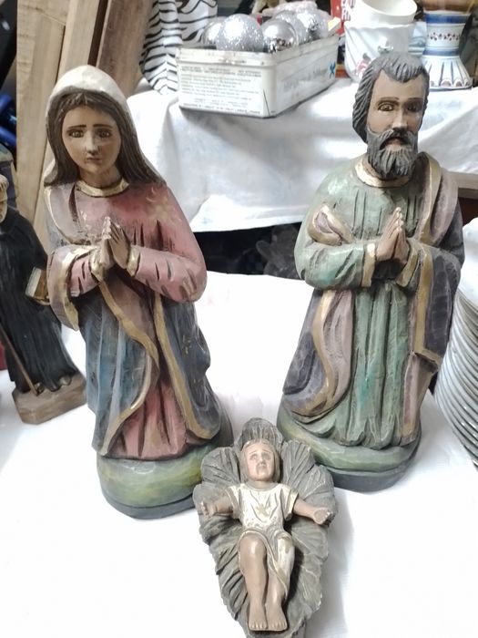 Presépio  de imagens em madeira Arte Sacra feito a mão