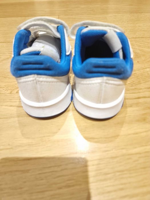 3 pares de Sapatilhas adidas e skechers