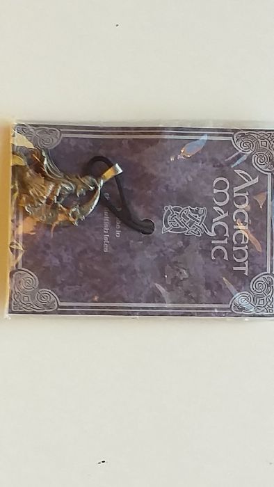 Fio / colar em metal "Ancient Magic" - Bruxa da Lua - novo