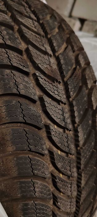 Opony zimowe Dębica Frigo 2 195/65 R15 + pokrowce Oponeo (komplet 4 szt.)