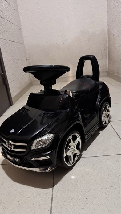 Дитяча машинкаа толокар