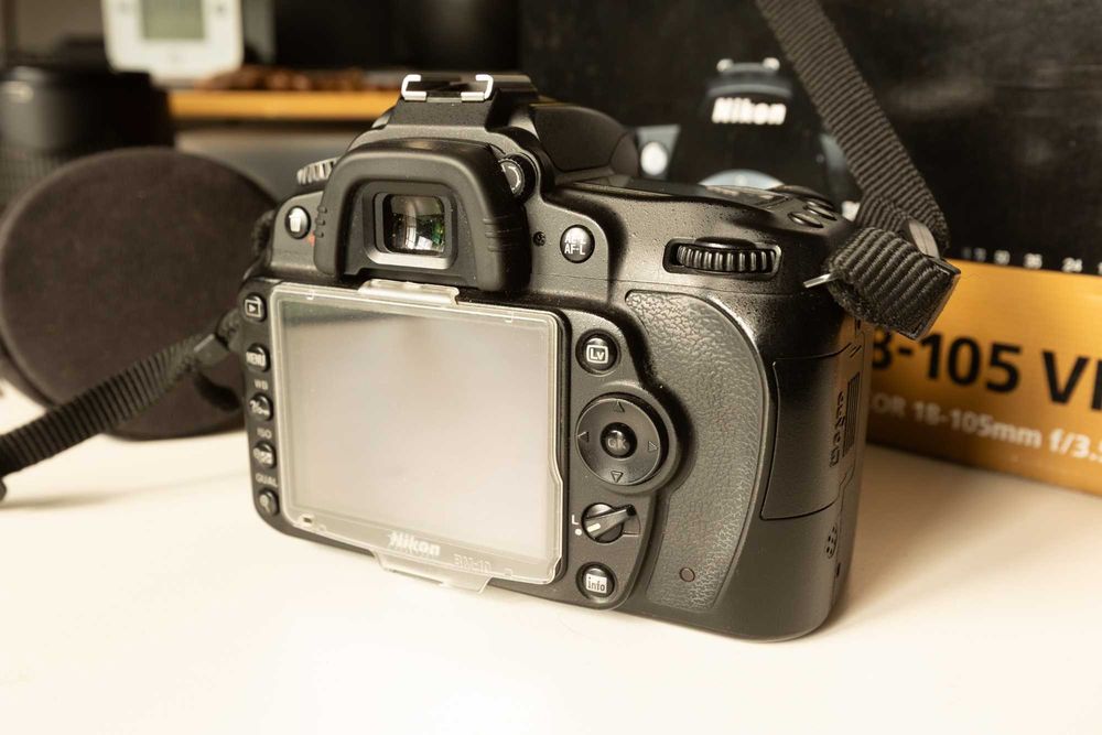 Nikon D90 DSLR + Objetiva Nikkor 18-105 VR | 16k Disparos