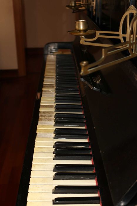 Piano vertical (Bell & Cª, Berlin)