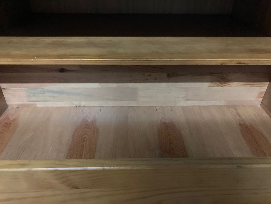 Aparador de televisão em pinho