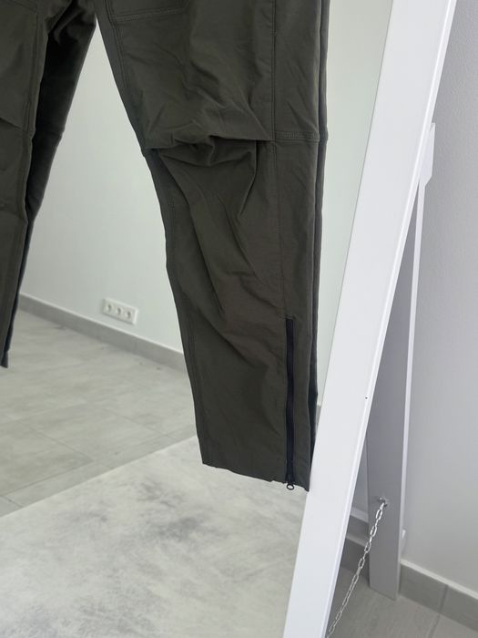 Нові Найк Nike Tech штани завужені стильні оливкові S розмір