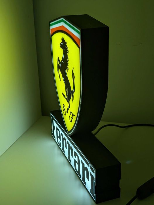 Candeeiro com logo da Ferrari para fãs da marca com luzes led e USB