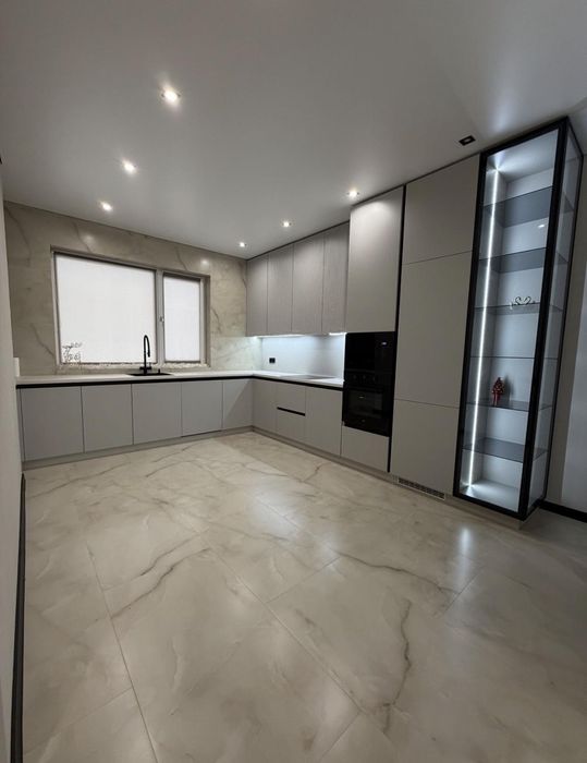 Продаж сучасного таунхауса в котеджному містечку New Village, Сторожни