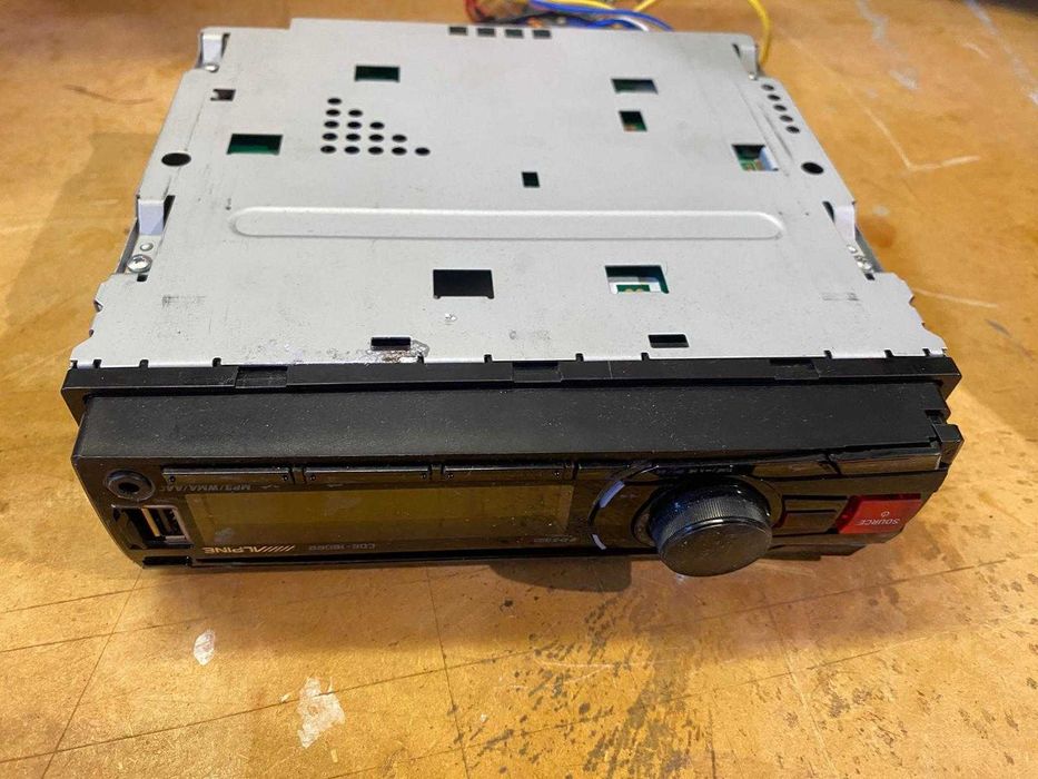 Radio samochodowe Alpine CDE-180RR