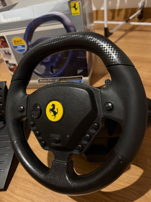 Volante Thrustmaster Enzo para PC e PS2