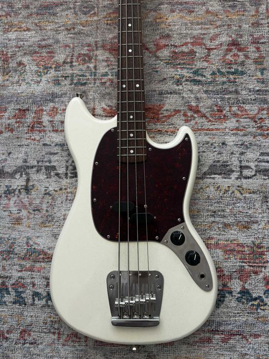 Baixo Elétrico Squier Classic Vibe 60's Mustang Bass