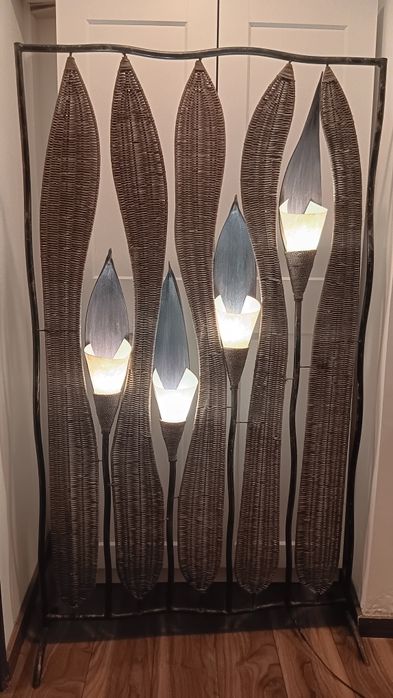 Biombo com iluminação mais candeeiro