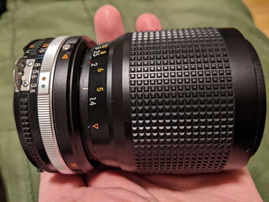 Об'єктив Nikkor-zoom  для фотокамер Nikon вінтаж монуал