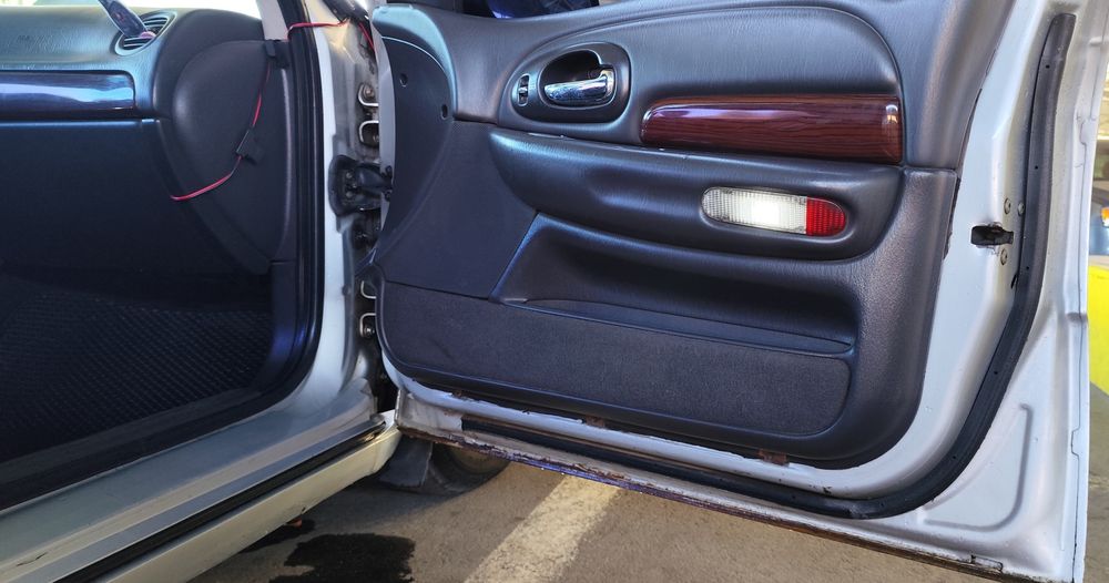 Продам  Chrysler 300M