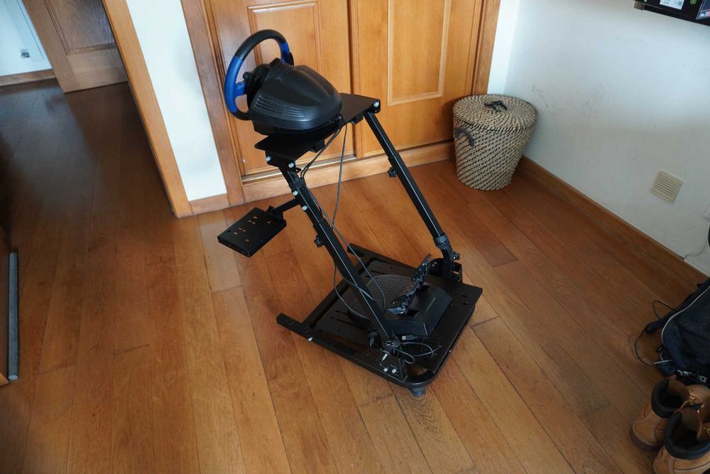 Thrustmaster T150 Force Feedback Racing Wheel + Suporte