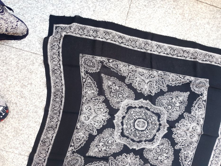 A lenço  caxene muito bonito em urgandi na novo