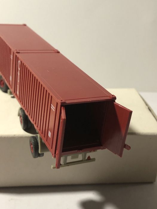 Camião miniatura mercedes da wiking