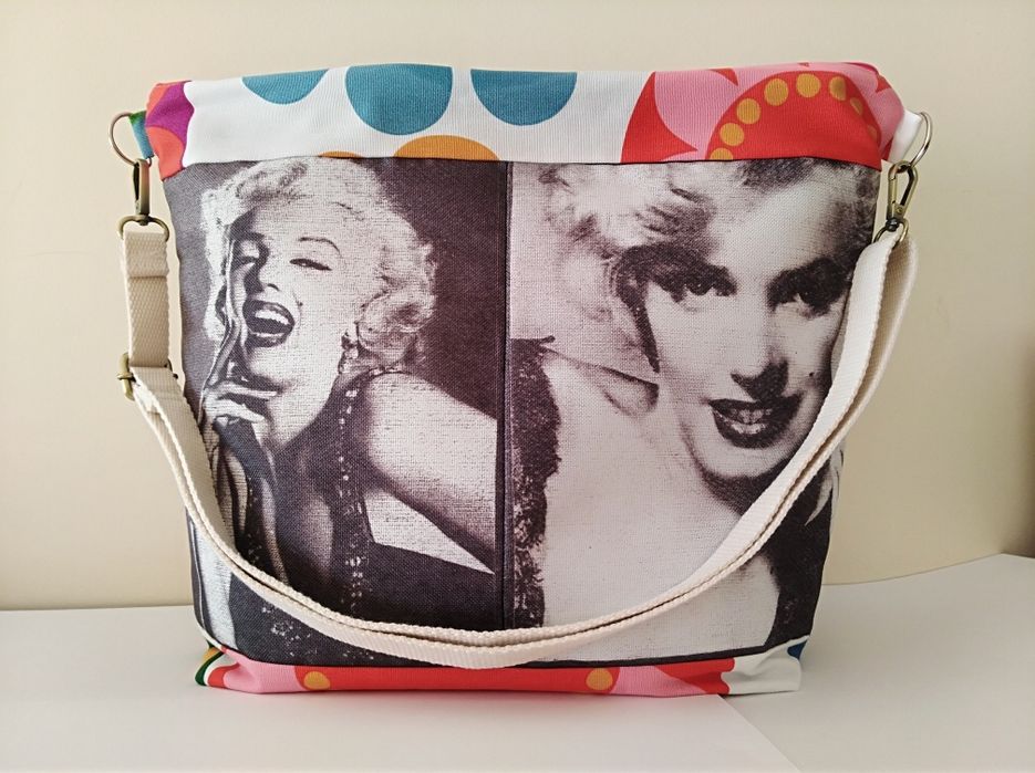 Bolsas/pochetes/malas c máscara a condizer