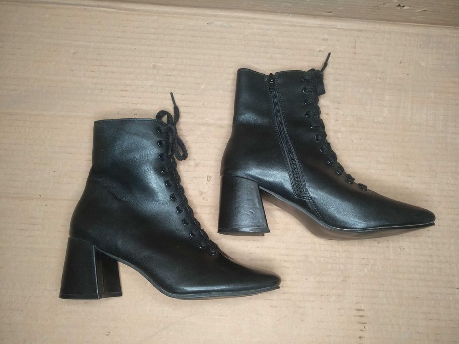 Ботильйони Sinsay чорні р. 38