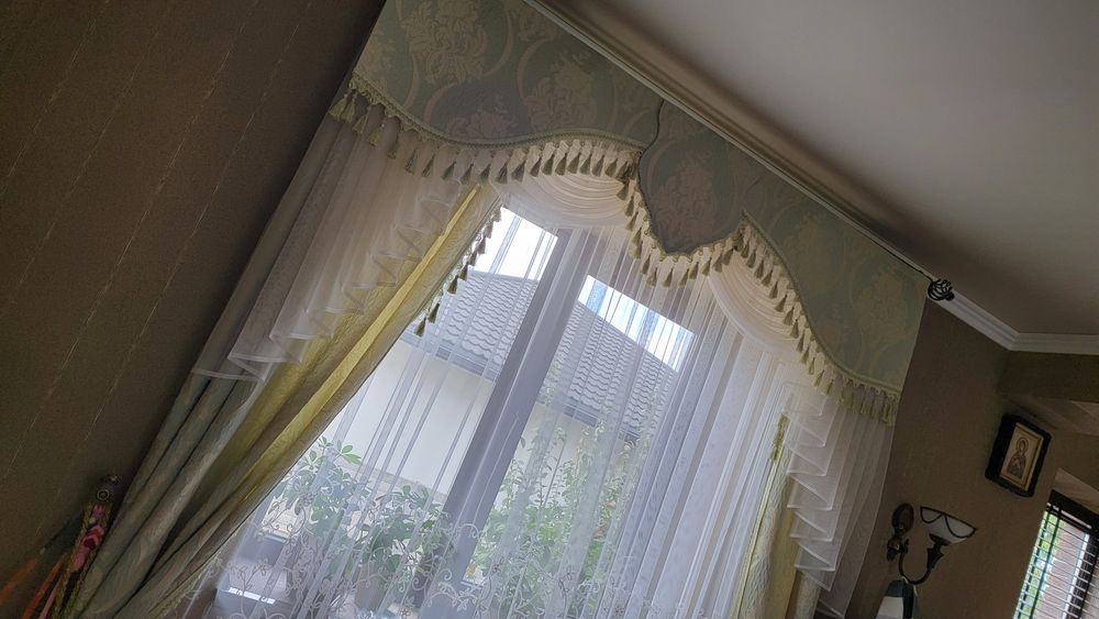 Продам штори  на два окна