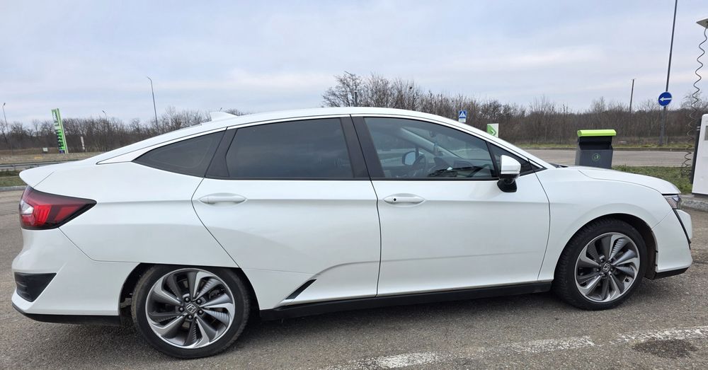 Продам honda clarity plug-in