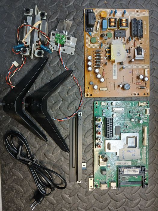 PEÇAS - TV LED 32" - LG 32LH500D - com Ecrã Danificado!! - 2