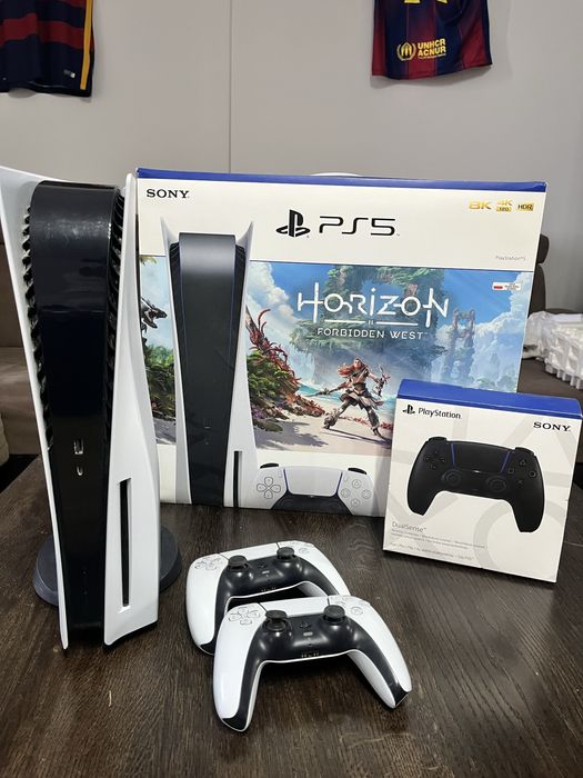 PS5 z napędem - dwa pady - 825GB