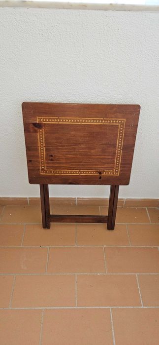 Mesa de Chá ou apoio desdobrável - Castanha / Mogno