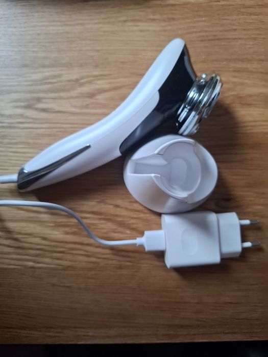 Urządzenie wielofunkcyjne do twarzy