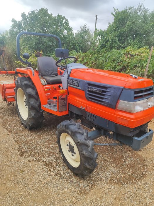Tratores Kubota 26cv e Mitsubishi 18cv