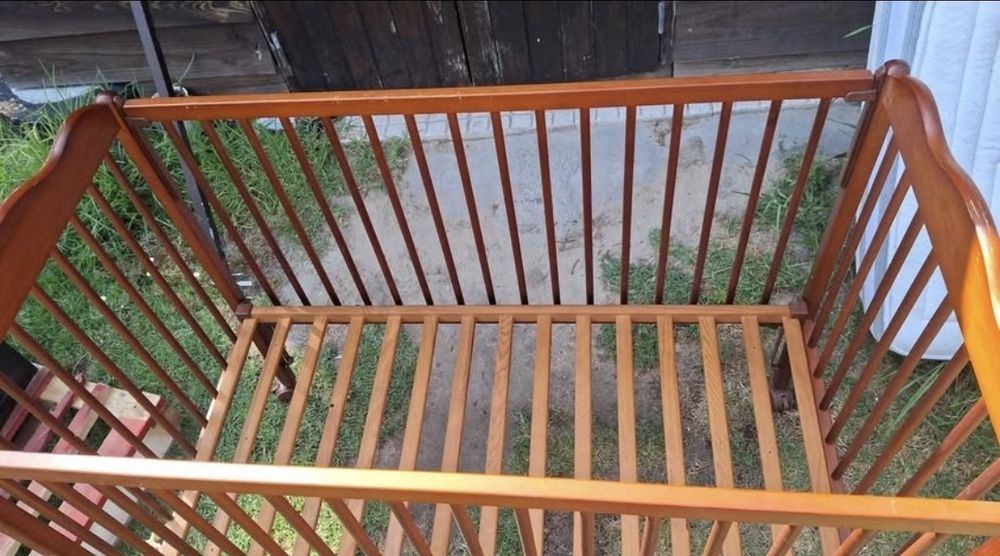 Berço para bebé em madeira